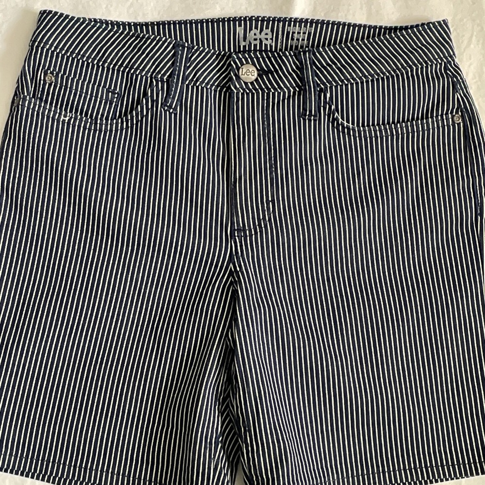 Womens Railroad Stripe Vintage Style Size 10 Shorts Mid Rise Reg Fit 7" Inseam - Picture 2 of 10